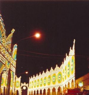 Tutino - 22 aprile 2006 - Piazza Castello dei Trani - Luminarie festa in onore della Madonna delle Grazie